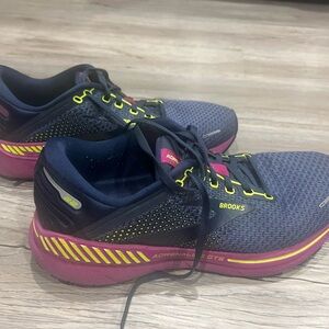 Brooks Adrenaline GTS 22, size 10
